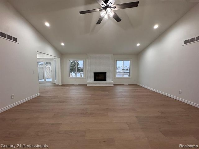 2633 Marlbank Drive, Sterling Heights, MI 48310