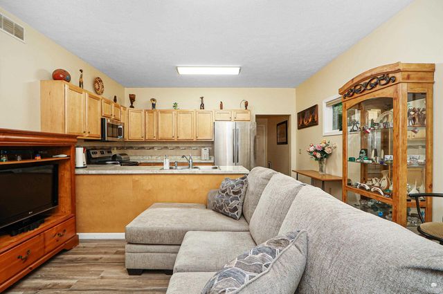 3214 Buffalo Road, Manhattan, KS 66503