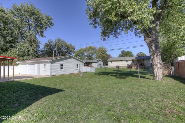 1121 Ash Street, Carthage, MO 64836