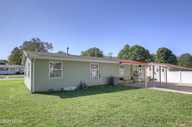 1121 Ash Street, Carthage, MO 64836