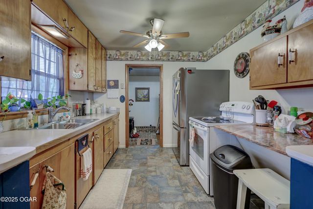 1121 Ash Street, Carthage, MO 64836