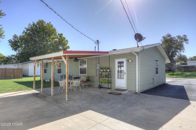 1121 Ash Street, Carthage, MO 64836