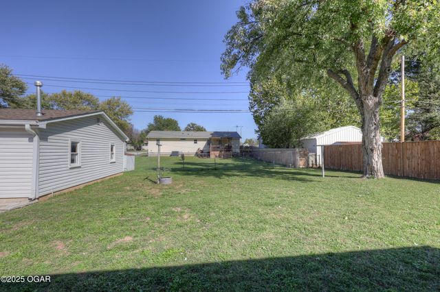 1121 Ash Street, Carthage, MO 64836