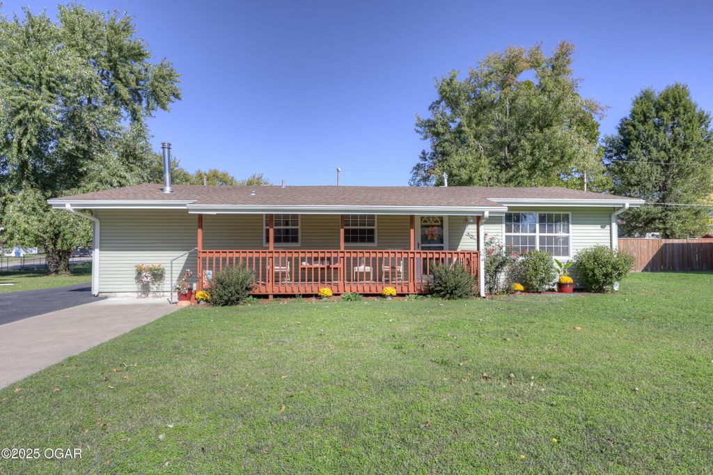 1121 Ash Street, Carthage, MO 64836