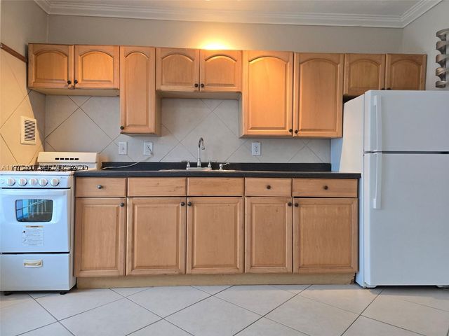 441 Collins Ave 19, Miami Beach, FL 33139