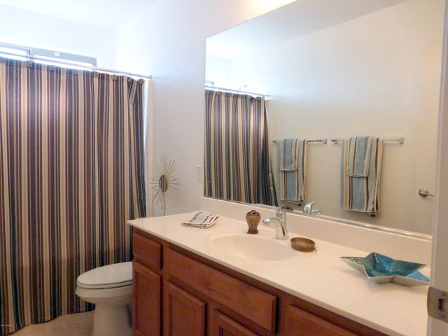 1042 N MOCCASIN Trail, Gilbert, AZ 85234