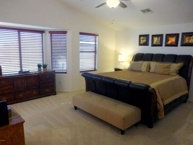 1042 N MOCCASIN Trail, Gilbert, AZ 85234