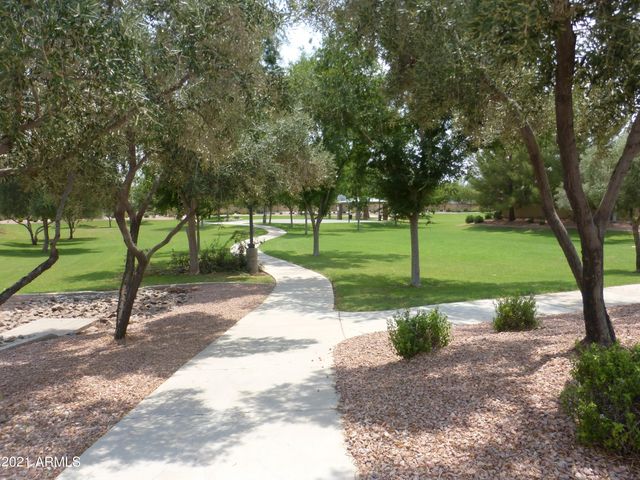 1042 N MOCCASIN Trail, Gilbert, AZ 85234