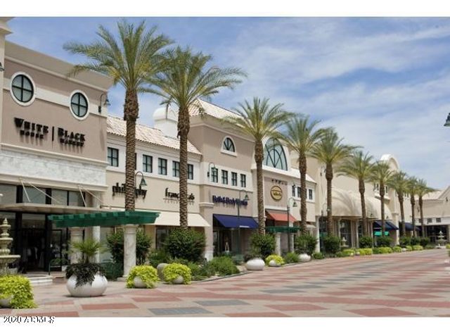 1042 N MOCCASIN Trail, Gilbert, AZ 85234