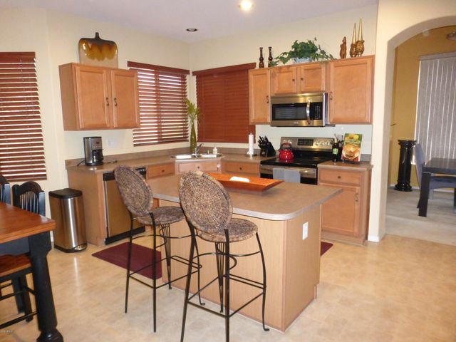 1042 N MOCCASIN Trail, Gilbert, AZ 85234