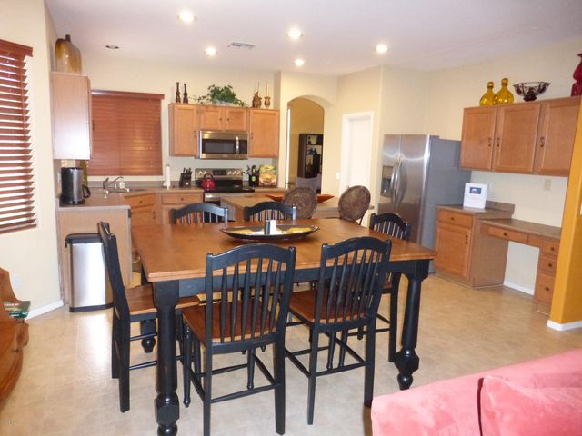 1042 N MOCCASIN Trail, Gilbert, AZ 85234