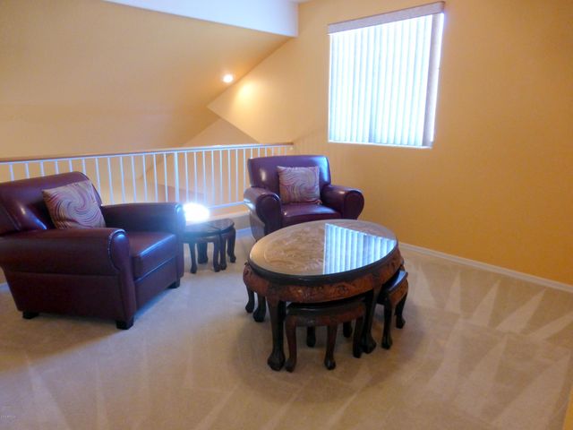 1042 N MOCCASIN Trail, Gilbert, AZ 85234