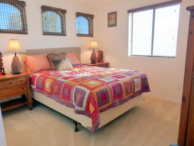 1042 N MOCCASIN Trail, Gilbert, AZ 85234