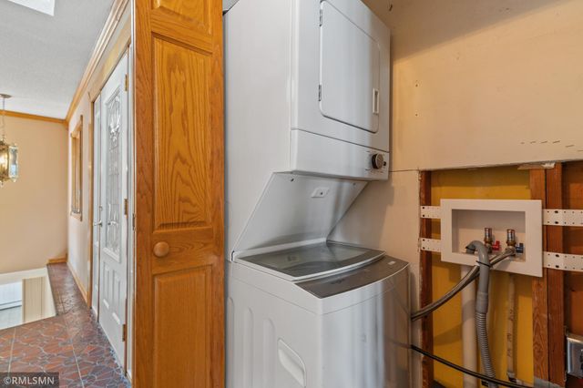 998 Kohlman Court, Maplewood, MN 55109