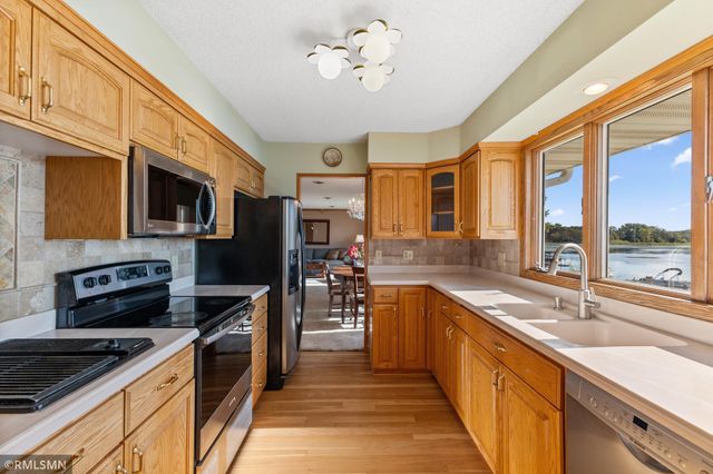 998 Kohlman Court, Maplewood, MN 55109