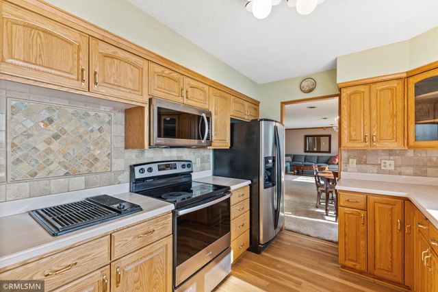 998 Kohlman Court, Maplewood, MN 55109