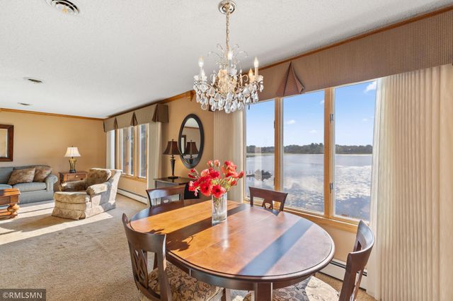 998 Kohlman Court, Maplewood, MN 55109