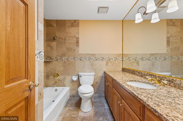 998 Kohlman Court, Maplewood, MN 55109