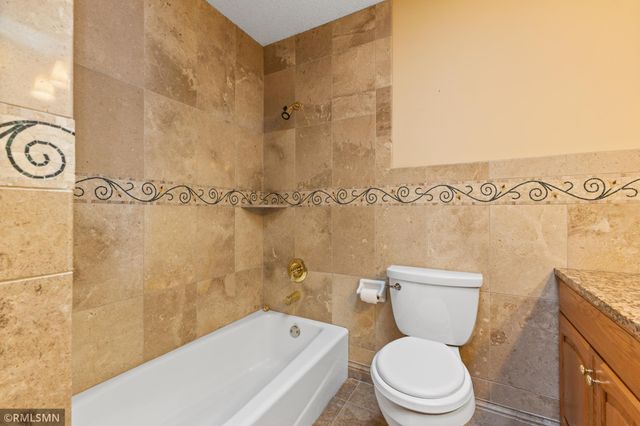 998 Kohlman Court, Maplewood, MN 55109