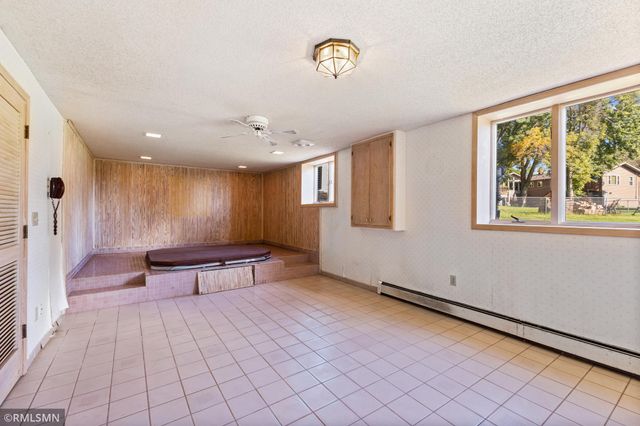 998 Kohlman Court, Maplewood, MN 55109