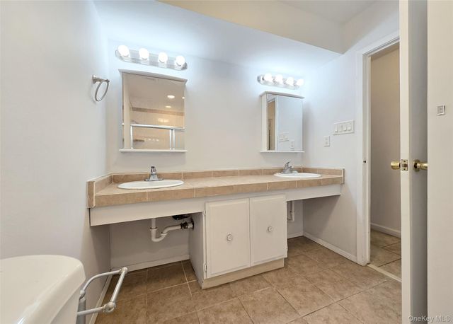 652 Hawkins Road E, Coram, NY 11727