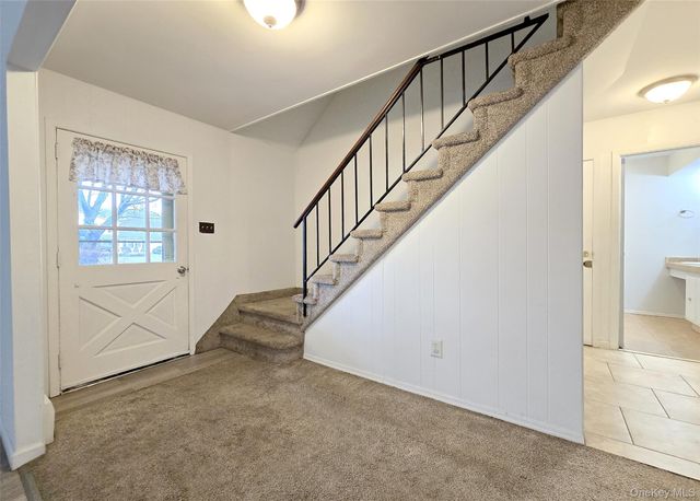 652 Hawkins Road E, Coram, NY 11727