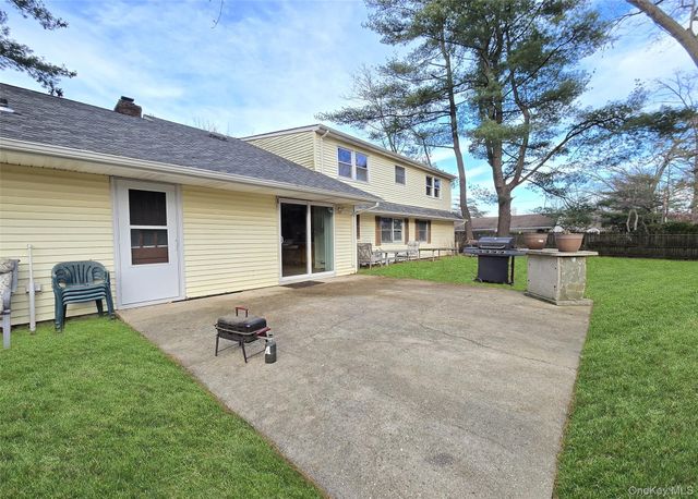 652 Hawkins Road E, Coram, NY 11727