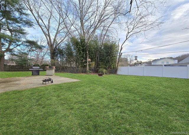 652 Hawkins Road E, Coram, NY 11727