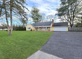 652 Hawkins Road E, Coram, NY 11727