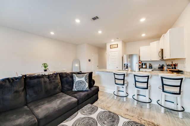 1004 McLaren Circle, Fort Walton Beach, FL 32547