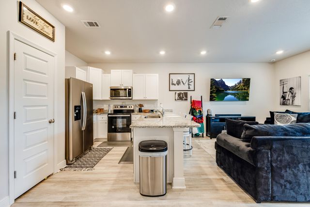 1004 McLaren Circle, Fort Walton Beach, FL 32547