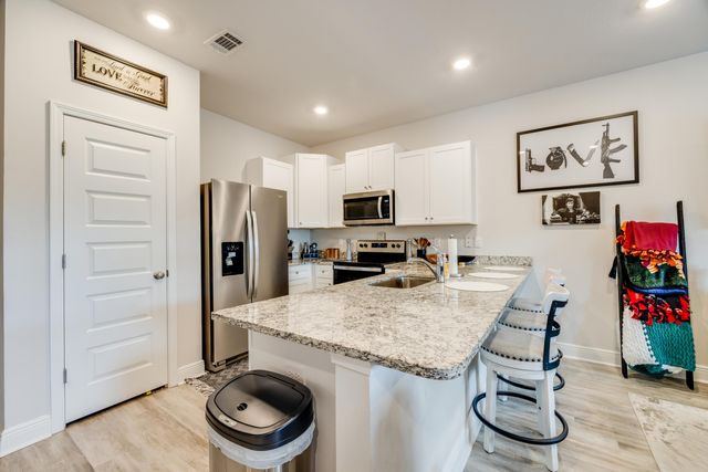 1004 McLaren Circle, Fort Walton Beach, FL 32547