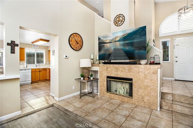 910 Pathfinder Way, Corona, CA 92878