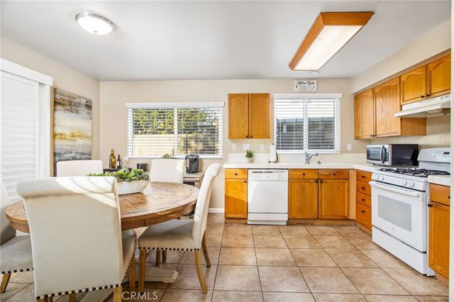 910 Pathfinder Way, Corona, CA 92878