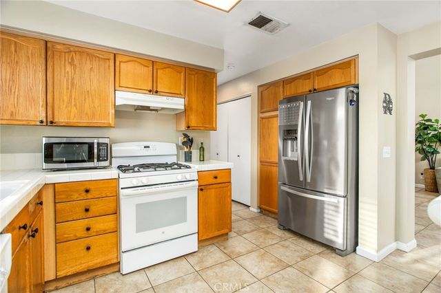 910 Pathfinder Way, Corona, CA 92878