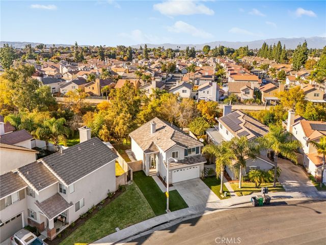 910 Pathfinder Way, Corona, CA 92878