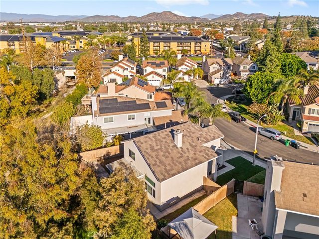 910 Pathfinder Way, Corona, CA 92878