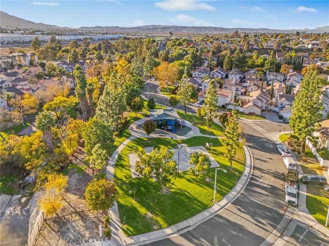 910 Pathfinder Way, Corona, CA 92878