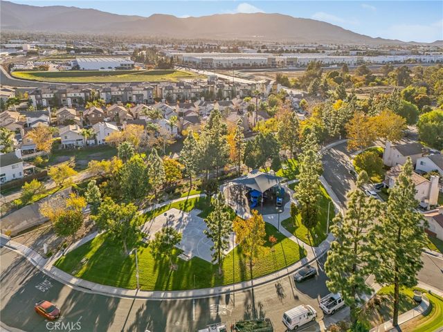 910 Pathfinder Way, Corona, CA 92878