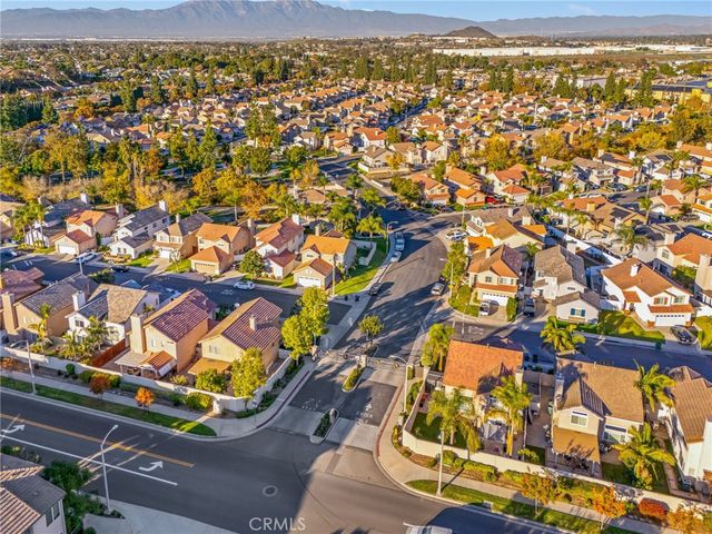 910 Pathfinder Way, Corona, CA 92878