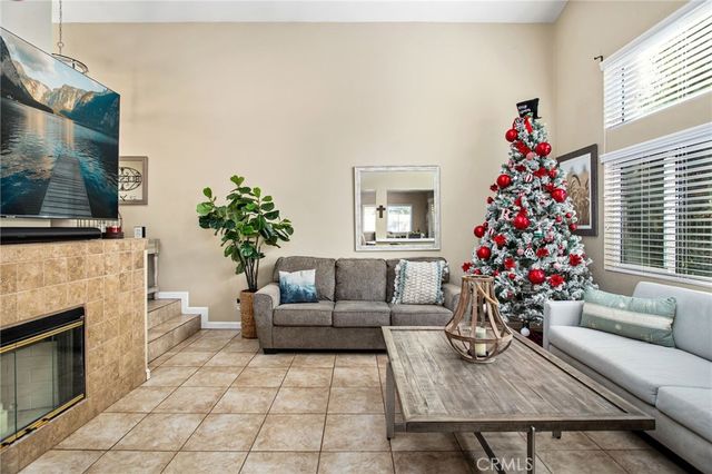 910 Pathfinder Way, Corona, CA 92878