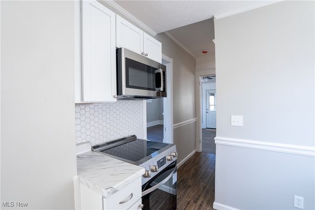 14 E Dartmore Avenue, Akron, OH 44301