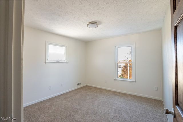 14 E Dartmore Avenue, Akron, OH 44301