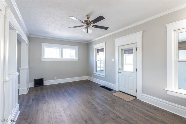 14 E Dartmore Avenue, Akron, OH 44301