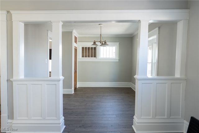 14 E Dartmore Avenue, Akron, OH 44301