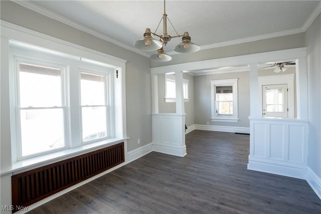 14 E Dartmore Avenue, Akron, OH 44301