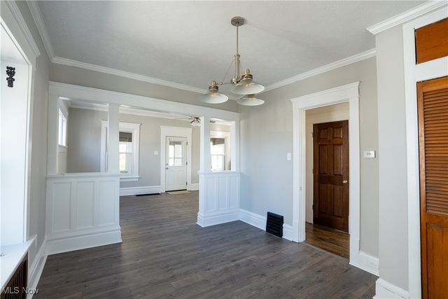 14 E Dartmore Avenue, Akron, OH 44301