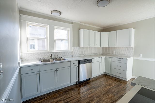 14 E Dartmore Avenue, Akron, OH 44301