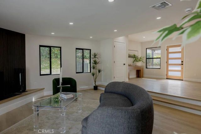 5710 Wilbur, Tarzana, CA 91356