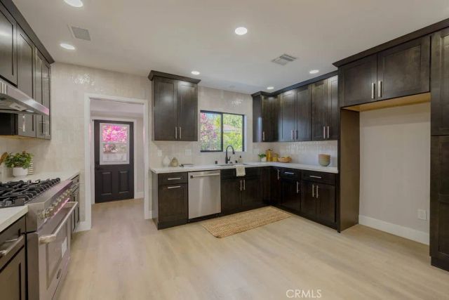 5710 Wilbur, Tarzana, CA 91356